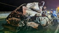 Hiace Remuk Tabrak Bokong Truk, Kecelakaan Maut Tewaskan 3 Orang