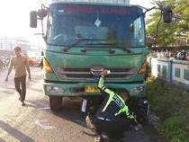 Truk Tabrak 3 Motor-Pejalan Kaki di Jombang, 2 Orang Tewas 6 Luka