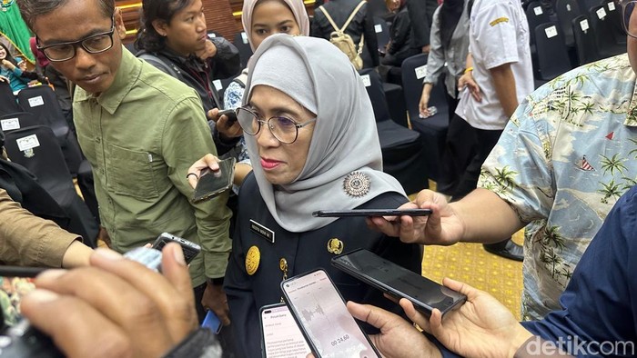 Kepala Dinas Sosial Jatim Restu Novi Widiani