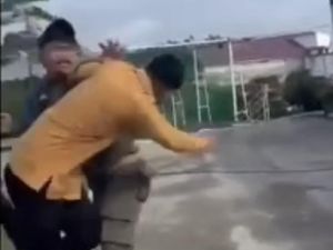 Detik-detik Satpol PP Seret Dosen gegara Konflik Lahan Pemkot Bukittinggi-Kampus