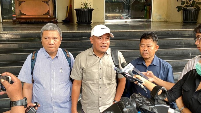 Ketua Bidang Pembelaan dan Pembinaan Hukum PWI, Anrico Pasaribu, di Polda Metro Jaya, Rabu (22/7/2026). (Wildan/detikcom)