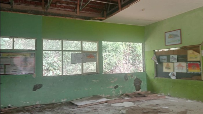 Kondisi fasilitas salah satu sekolah di pelosok Kabupaten Tasikmalaya.