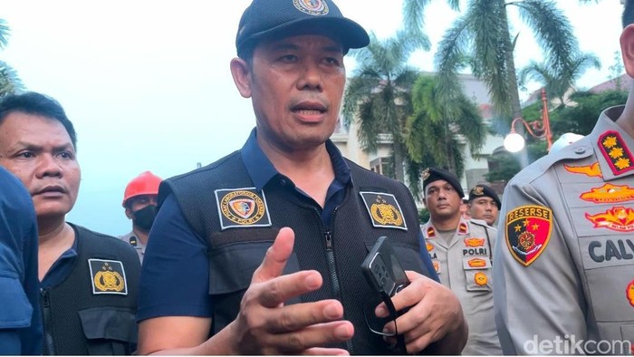 Kasubbid Fiskom Bid Labfor Polda Sumut AKBP Roy Tenno Siburian saat diwawancarai.