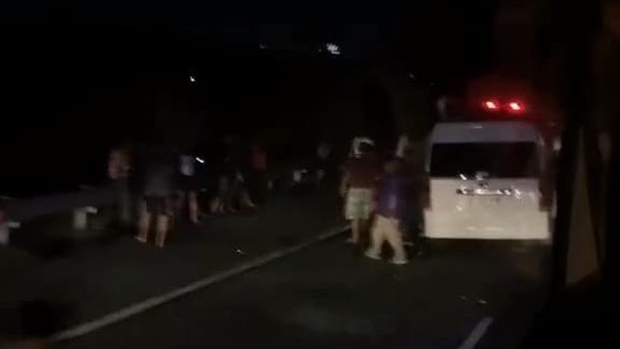 Laka Tol Pandaan minibus vs truk