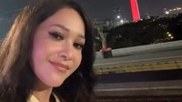 Maia Estianty mengaku dulu saat kecil suka naik kereta api dari Surabaya ke Jakarta bareng ibunya. (Foto: dok Instagram maiaestiantyreal)