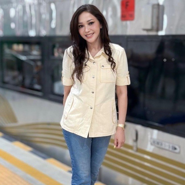 Maia Estianty Naik Kereta Api Lagi Usai 17 Tahun, Rasakan Pengalaman Ini