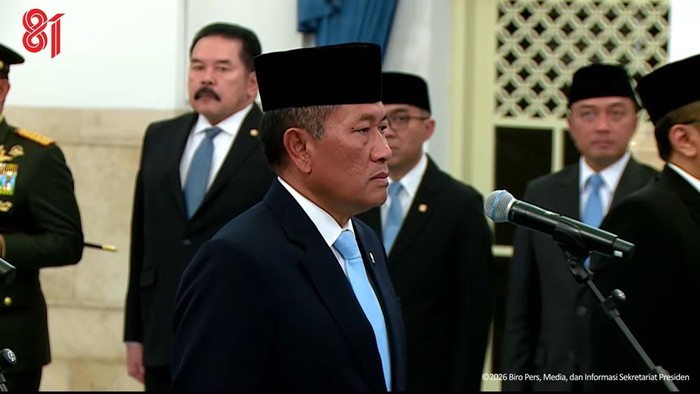 Marsekal (Purn) Donny Ermawan Taufanto dilantik sebagai Gubernur Universitas Republik Indonesia