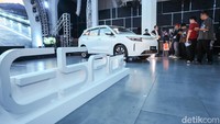 Kehadiran DFSK E5 Plus menambah pilihan di segmen SUV hybrid nasional dengan menawarkan kombinasi efisiensi, teknologi elektrifikasi, dan fitur modern yang menyasar kebutuhan keluarga. 