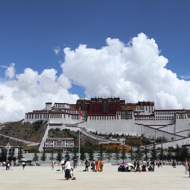Menyusuri Jejak Budaya Tibet di Jantung Kota Lhasa