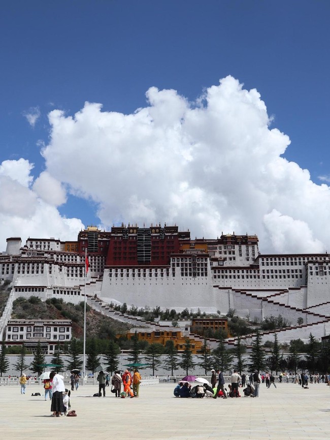 Menyusuri Jejak Budaya Tibet di Jantung Kota Lhasa