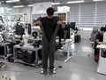 Mirip Kostum Iron Man, Pakaian Robotik Ini Bisa Terpasang Otomatis