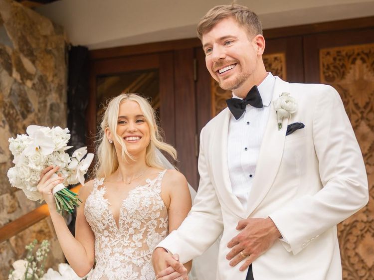 Congrats! YouTuber MrBeast Resmi Menikah dengan Thea