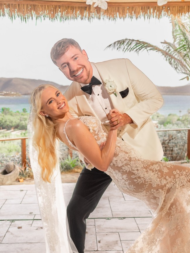 Potret Pernikahan YouTuber MrBeast & Thea Booysen, Romantis di Pulau Pribadi
