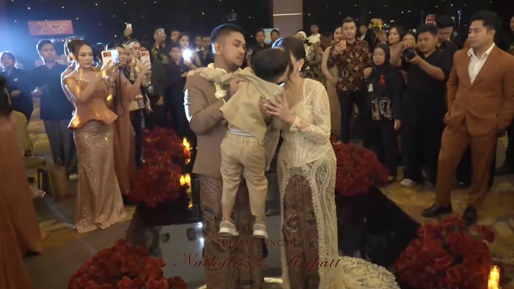 Adzam Bikin Haru Pernikahan Nathalie Holscher-Aripat