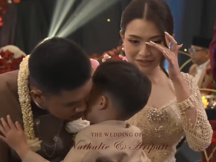Nathalie Holscher menikah dengan Aripat