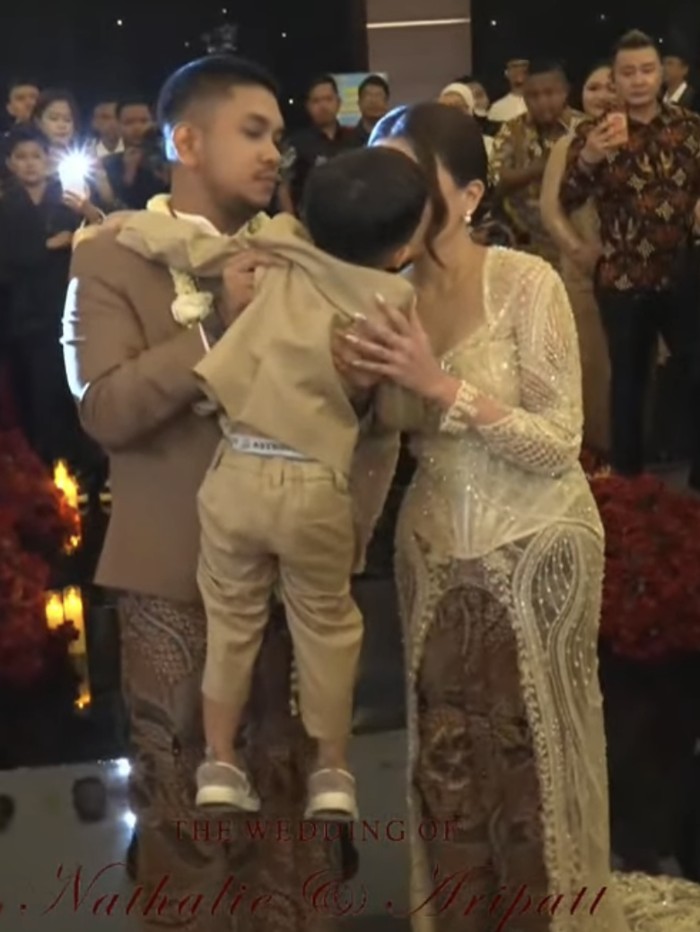 Nathalie Holscher menikah dengan Aripat