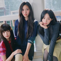 Happy 4th Anniversary, NewJeans!