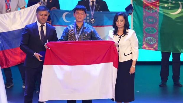 Para siswa asal RI raih medali IChO 2026. Bendera merah putih di ajang IChO 2026.