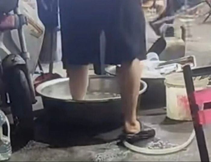 Pegawai Diduga Cuci Kaki di Baskom Sayur, Restoran Ini Langsung Tutup!