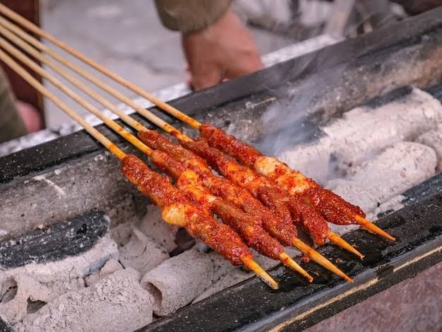 Pegawai Diduga Cuci Kaki di Baskom Sayur, Restoran Ini Langsung Tutup!
