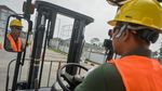 Mengasah Keahlian Mengemudikan Forklift