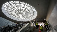 Pembangunan MRT Jakarta Fase 2A lintas Bundaran HI–Kota terus menunjukkan perkembangan. Hingga 25 Juni 2026, progres keseluruhan proyek telah mencapai 61,80 persen.