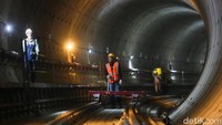 Koridor penghubung di stasiun ini nantinya tidak hanya berfungsi sebagai akses penumpang, tetapi juga akan dimanfaatkan sebagai ruang untuk menampilkan karya seni, sarana edukasi, hingga penyelenggaraan pameran.