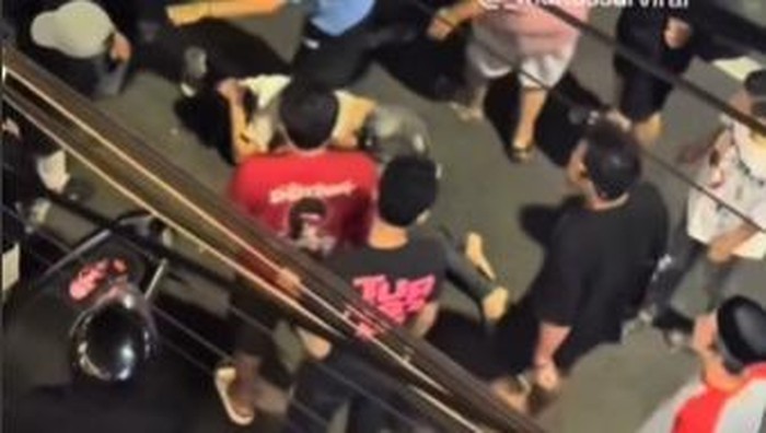 Pemuda di Jalan Penghibur Makassar dikeroyok.