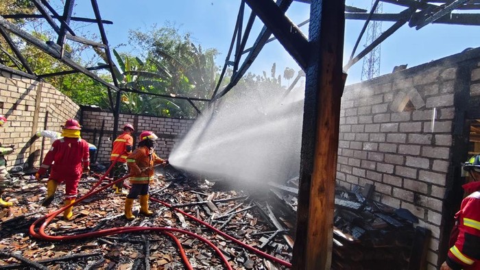 Penampakan rumah warga Ringin, Pamotan, Rembang yang terbakar, Rabu (22/7/2026) pagi.