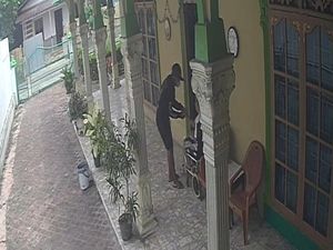 HP Lansia Pakai Kursi Roda Dirampas Sekuriti di Medan, Uang untuk Main Judi