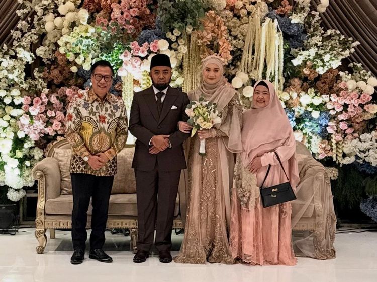 Gaya Hijab Syari Puteri Indonesia Pariwisata Ayu Pratiwi Menikah di Usia 39