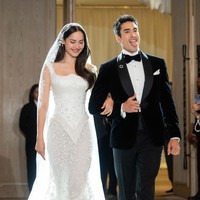Tak sedikit pula netizen yang melihat kemiripan Yaya dan Lisa. Yaya diketahui memiliki darah blasteran Thailand dan Norwegia. Sedangkan suaminya Nadech adalah campuran Thailand dan Australia. Foto: Instagram