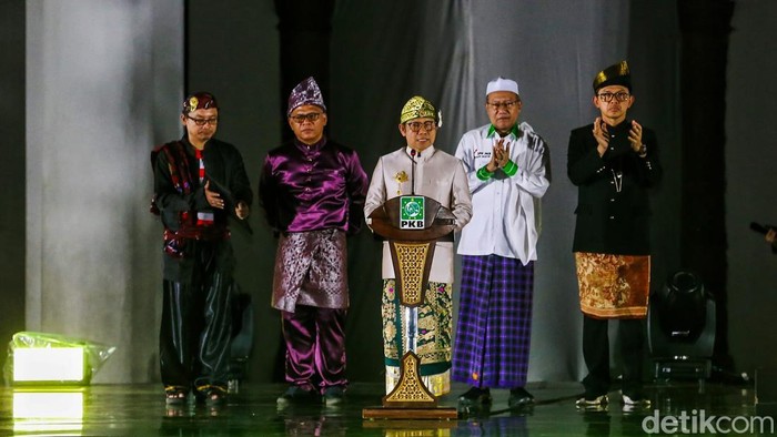 Ketua Umum Partai Kebangkitan Bangsa (PKB) Muhaimin Iskandar memberikan sambutan dalam pelantikan Dewan Pengurus Cabang (DPC) PKB se-Indonesia di Museum Fatahilah, Jakarta, Rabu (22/7/2026).

PKB menggelar pelantikan Dewan Pengurus Cabang (DPC) dari seluruh Indonesia sebagai bagian dari upaya memperkuat konsolidasi organisasi hingga tingkat daerah.
