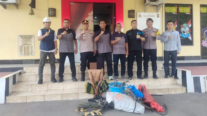 Polisi menangkap pelaku pencurian kabel di sebuah pabrik, kawasan Bogor.