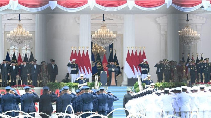 Presiden Prabowo Subianto memimpin Upacara Prasetya Perwira (Praspa) TNI dan Polri Tahun 2026 di halaman depan Istana Merdeka, Jakarta, Rabu (22/7/2026).