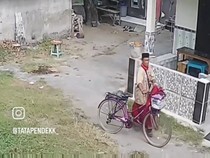 Pria Terekam CCTV Curi CD di Sidoarjo Diduga Sudah Beberapa Kali Beraksi