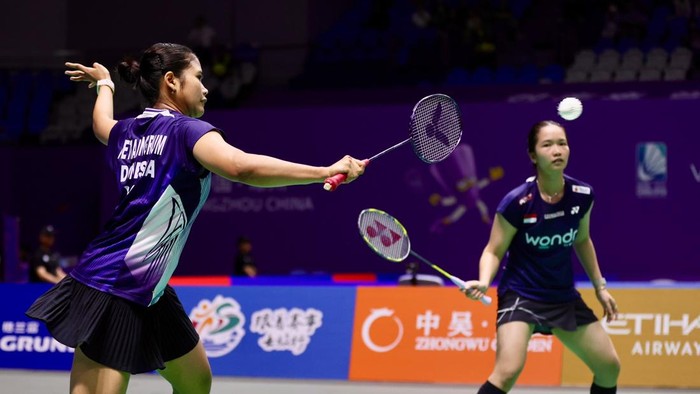 Ganda putri Indonesia Rachel Allessya Rose/Febi Setianingrum sukses menjawab tantangan pelatih dengan melangkah ke babak 16 besar China Open 2026. Kemenangan ini sekaligus menjadi ajang balas dendam setelah dua kali kalah dari pasangan China Jia Yifa
