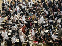 Pengangguran Lulusan Kampus Tembus 1 Juta, Pakar UGM: Pendidikan Kebanyakan Teori