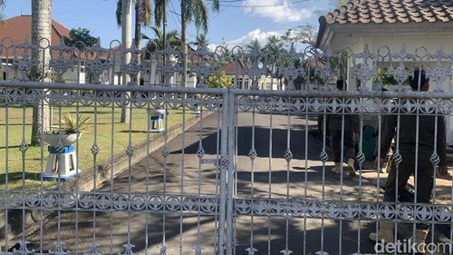 Rumah Dinas Bupati Nonaktif Lombok Barat tertutup rapat, Rabu (22/7/2026)