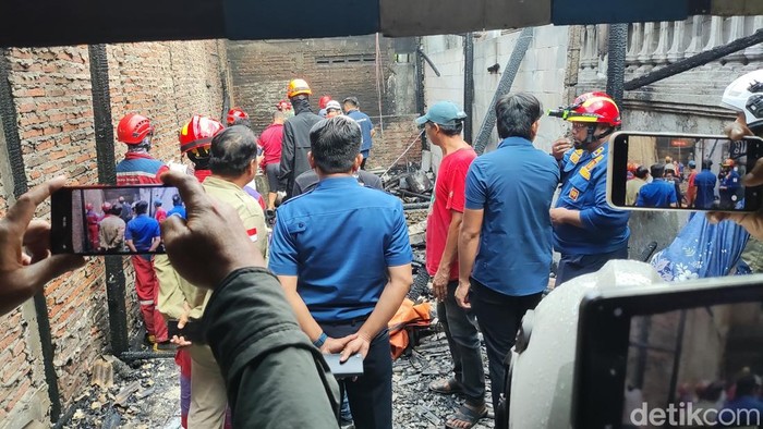 Rumah terbakar yang menyebabkan satu orang meninggal di Jalan Kerapu Timur, RT11/RW1 Kelurahan Kuningan, Kecamatan Semarang Utara, Rabu (22/7) sore.