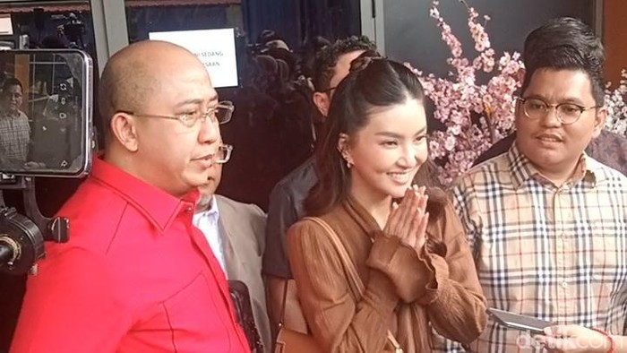 Sarwendah. usai mediasi dengan Ruben Onsu di Pengadilan Negeri Jakarta Selatan, Rabu (22/7/2026).