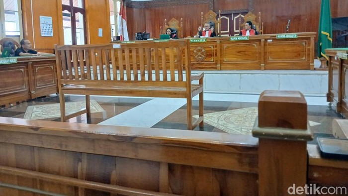 Sidang putusan sela di ruang Cakra 1 Pengadilan Negeri Medan, Rabu (22/7/2026)