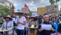 Aksi Jateng Guyub di depan Gubernuran Semarang