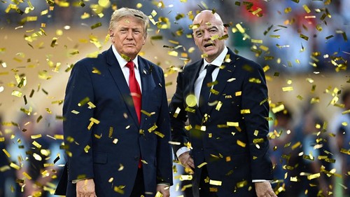 Soccer Football - FIFA World Cup 2026 - Final - Spain v Argentina - New York/New Jersey Stadium, East Rutherford, New Jersey, U.S. - July 19, 2026 U.S. President Donald Trump and FIFA President Gianni Infantino during the trophy presentation after the match REUTERS/Dylan Martinez     TPX IMAGES OF THE DAY
