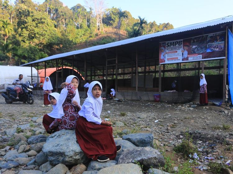 8 Bulan Pascabencana, Siswa SD Aceh Masih Belajar di Kelas Darurat