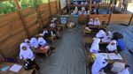 8 Bulan Pascabencana, Siswa SD Aceh Masih Belajar di Kelas Darurat