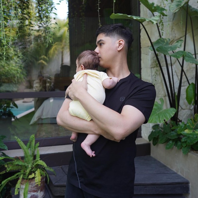 Al Ghazali Bagikan Potret Mungil Soleil, Bikin Penasaran