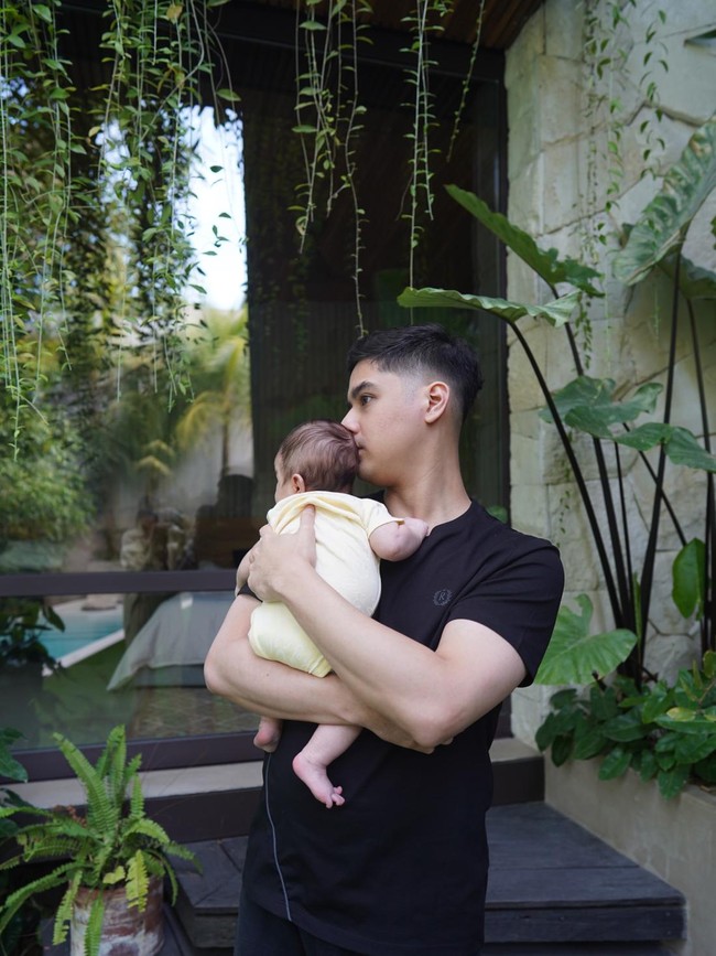 Al Ghazali Bagikan Potret Mungil Soleil, Bikin Penasaran