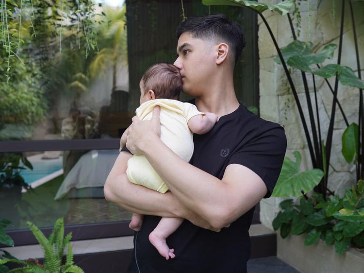 Al Ghazali Bagikan Potret Mungil Soleil, Bikin Penasaran