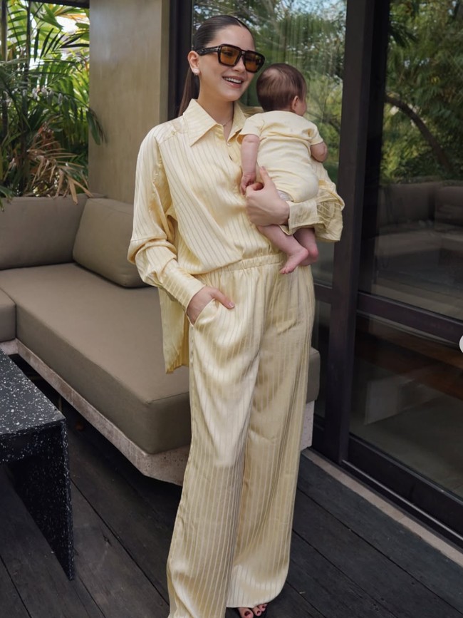 Gaya Couple Alyssa Daguise & Baby Soleil di Bali, Sandal Jepitnya Rp 21 Juta